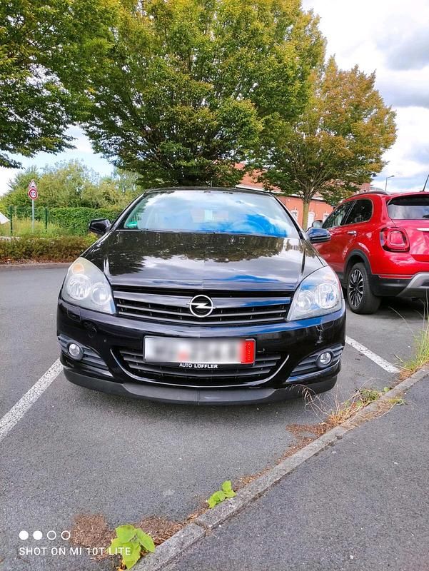 Schwarz Gebraucht 2005 Opel Astra GTC Coupé | 1.700 € (Fairer Preis) - Bild 1/4
