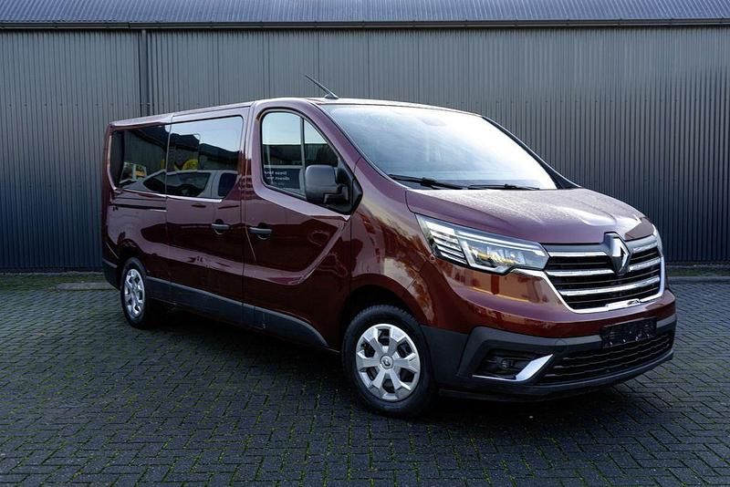 Gebraucht Renault Trafic 150 PS (110 kW) 2024 Rot Van / Kleinbus