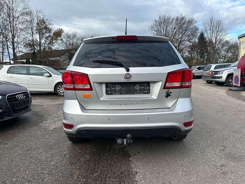 Gebraucht Fiat Freemont 170 PS (125 kW) 2012 Colore esterno (grigio argento SUV