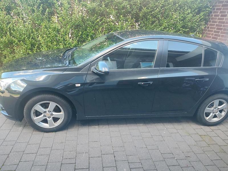 Schwarz Gebraucht 2011 Chevrolet Cruze Kleinwagen | 3.800 € (Guter Preis) - Bild 1/3