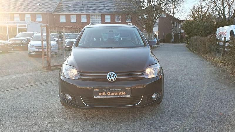 Second-hand VW Golf VII Life 105 CP (77 kW) 2014 Negru Berlinǎ