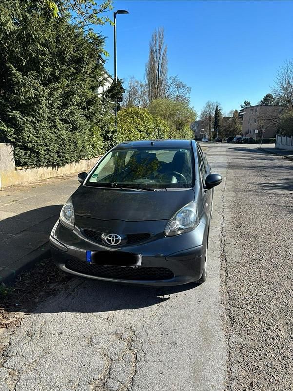 Gebraucht Toyota Aygo 68 PS (50 kW) 2008 Grau Kleinwagen