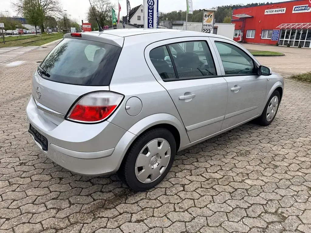 Gebraucht Opel Astra Edition 90 PS (66 kW) 2006 Silber Limousine