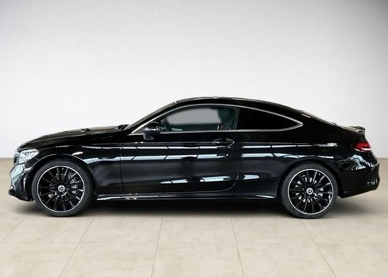 Schwarz Gebraucht 2021 Mercedes C220 AMG line Coupé | 29.999 € (Superpreis) - Bild 1/4