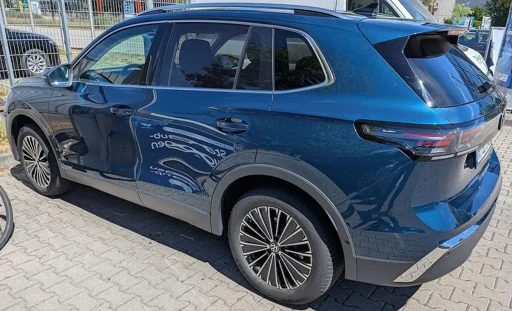 Gebraucht VW Tiguan Elegance 193 PS (141 kW) 2024 Blau SUV