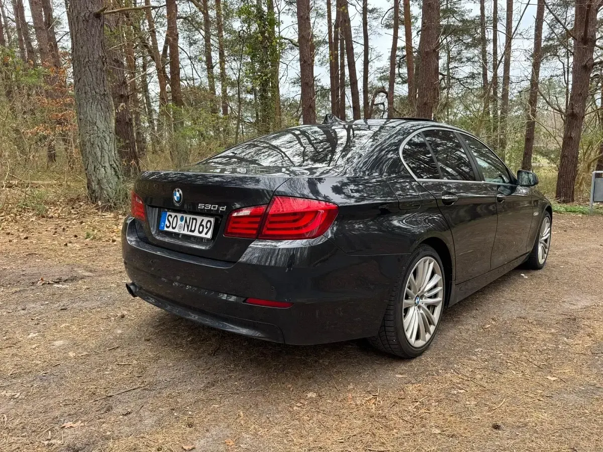 Gebraucht BMW 530 258 PS (189 kW) 2010 Schwarz Limousine