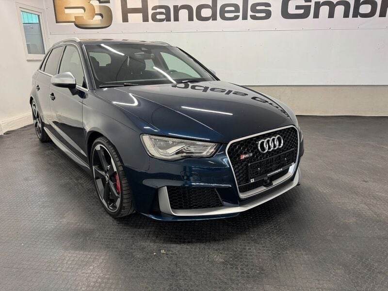 Blau Gebraucht 2016 Audi RS3 Sport Limousine | 34.950 € (Guter Preis) - Bild 1/4