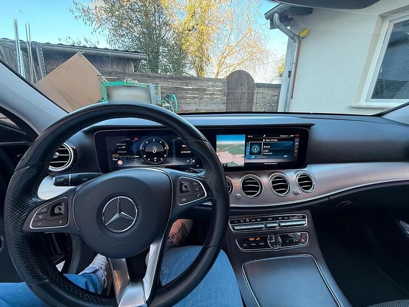 Gebraucht Mercedes E220 194 PS (142 kW) 2016 Schwarz Limousine