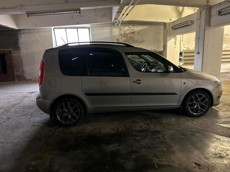 Gebraucht Skoda Roomster 85 PS (62 kW) 2011 Andere farben Van / Kleinbus