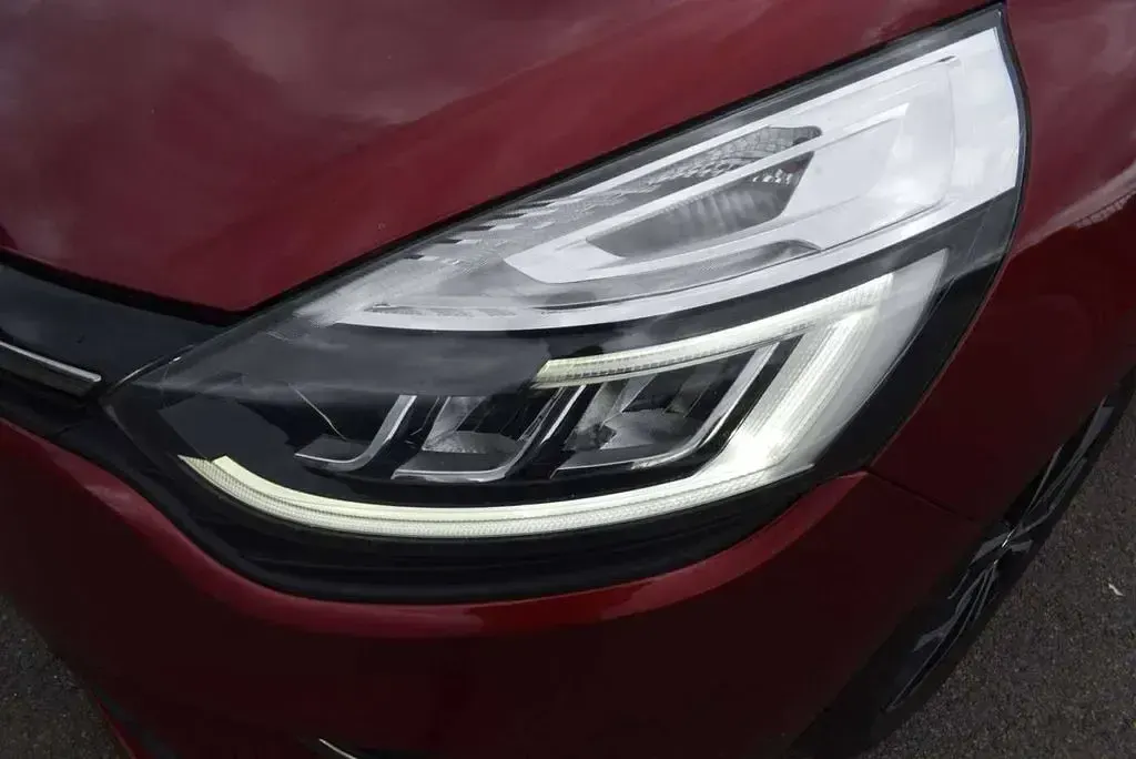 Gebraucht Renault Clio Intens 110 PS (80 kW) 2018 Rot Kombi