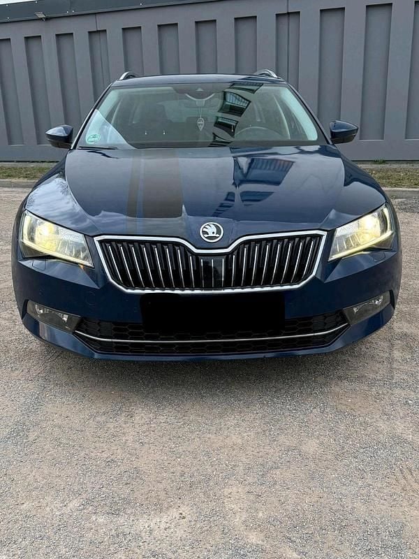 Gebraucht Skoda Superb Style 190 PS (139 kW) 2016 Blau Kombi