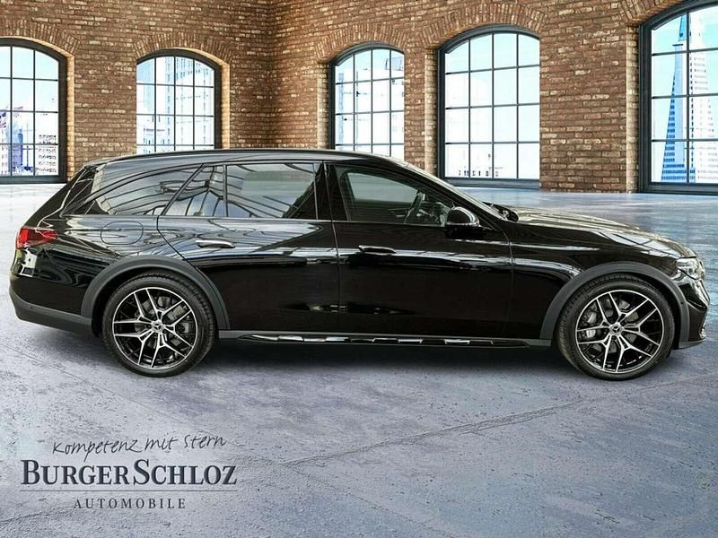 Gebraucht Mercedes E300 Night 313 PS (230 kW) 2025 Metalliclack obsidianschwarz Kombi