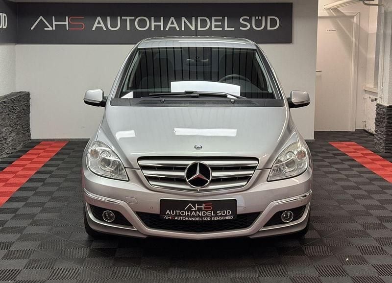 Gebraucht Mercedes B180 109 PS (80 kW) 2009 Silber Van / Kleinbus