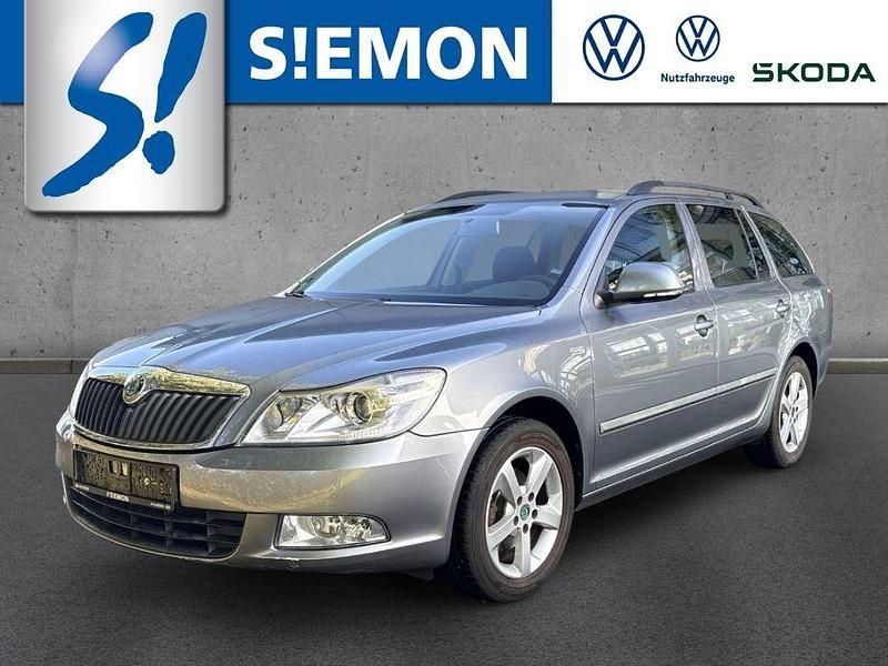Grau Gebraucht 2012 Skoda Octavia Family Kombi | 7.430 € (Etwas zu teuer) - Bild 1/4
