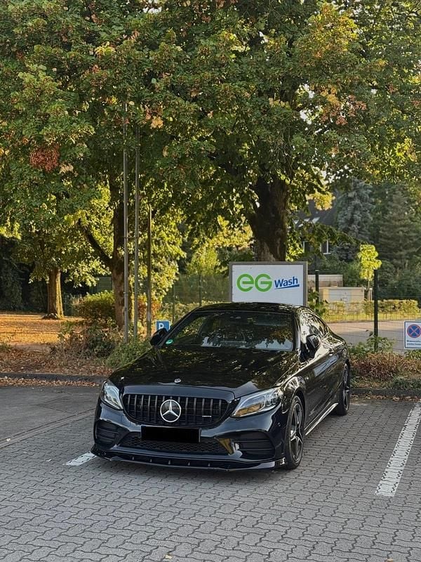Schwarz Gebraucht 2020 Mercedes C300 AMG Coupé | 26.500 € (Guter Preis) - Bild 1/4
