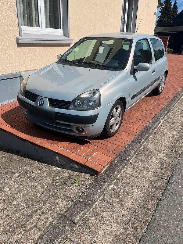 Second-hand Renault Clio II 2002 Argintiu Hatchback