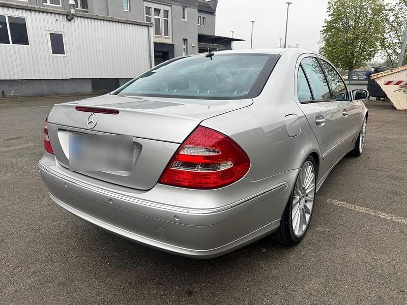 Gebraucht Mercedes E350 Avantgarde 272 PS (200 kW) 2005 Grau Limousine
