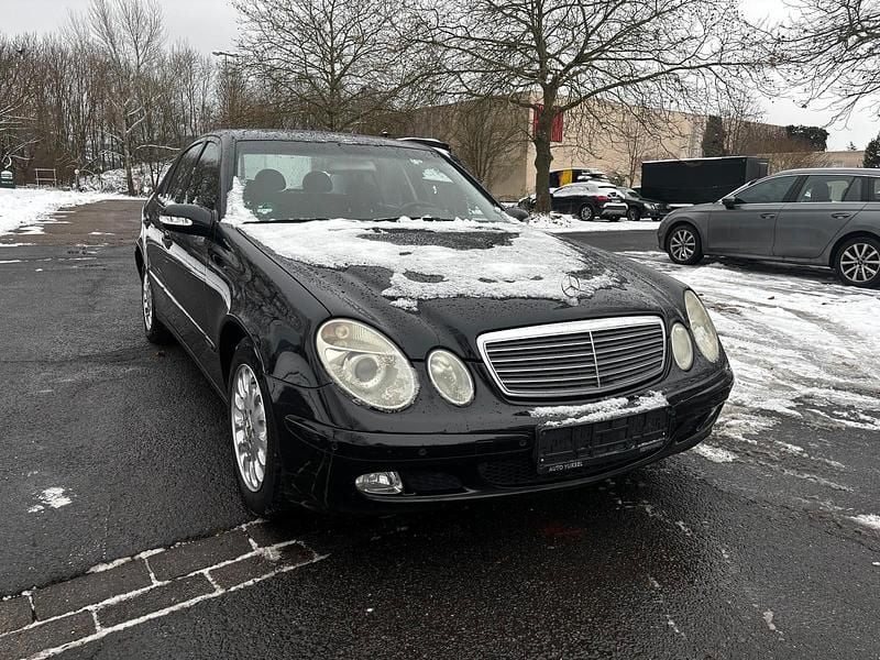 Schwarz Gebraucht 2005 Mercedes E220 Limousine | 2.999 € (Guter Preis) - Bild 1/4