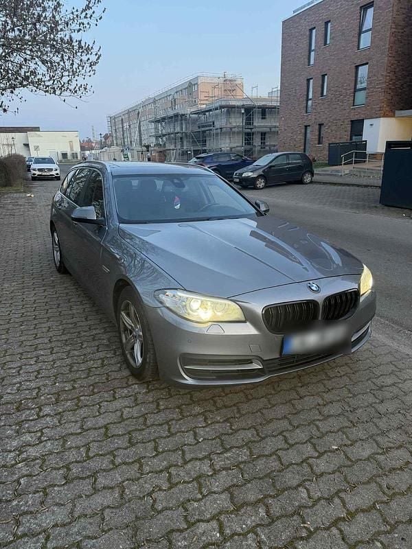 Gebraucht BMW 530 258 PS (189 kW) 2015 Silber Kombi