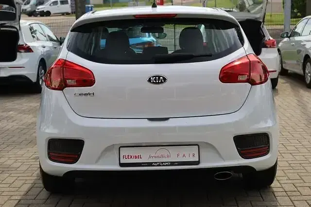 Usado Kia Ceed Edition 7 140 CV (102 kW) 2018 Blanco Utilitario