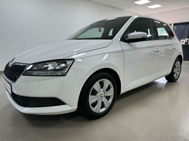 Weiß Gebraucht 2021 Skoda Fabia Ambition Kleinwagen | 11.790 € - Bild 1/3