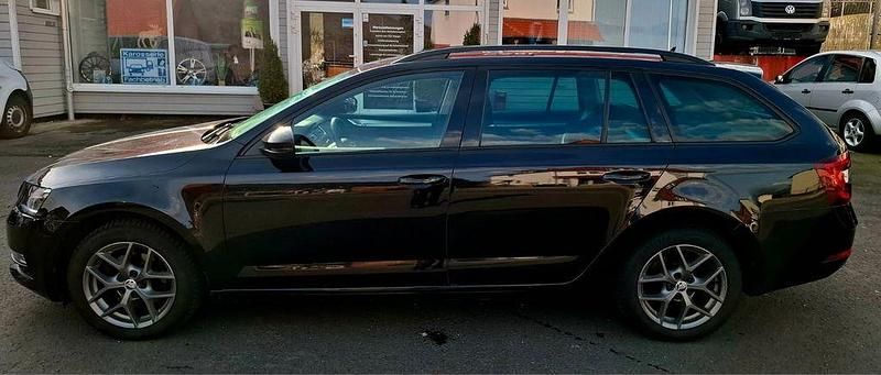 Gebraucht Skoda Octavia Ambition 150 PS (110 kW) 2018 Schwarz Kombi