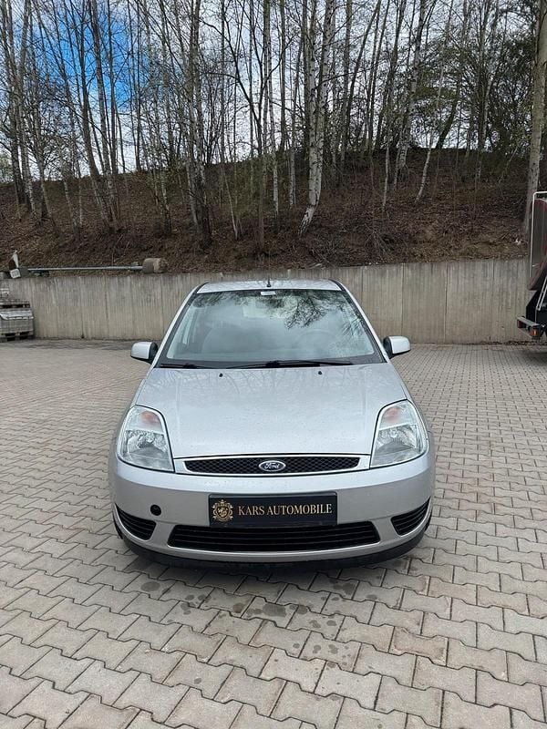Gebraucht Ford Fiesta 70 PS (51 kW) 2005 Grau Kleinwagen