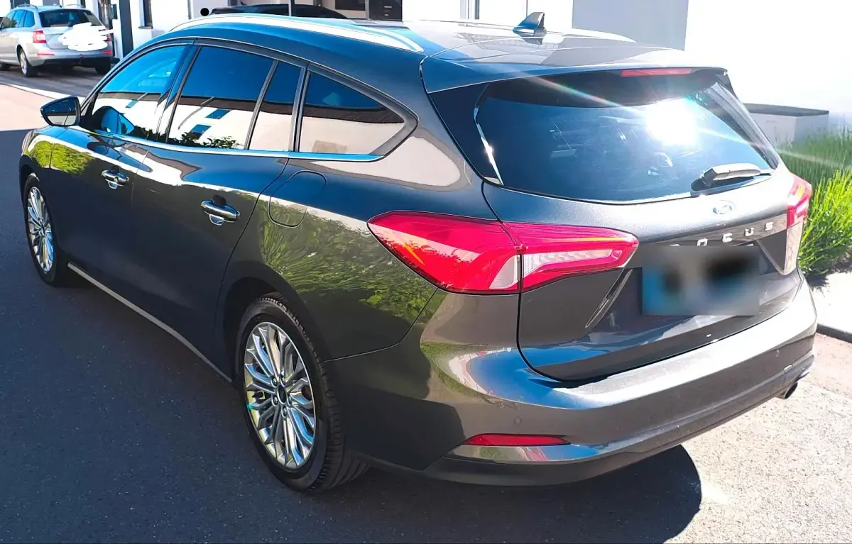 Gebraucht Ford Focus Titanium 150 PS (110 kW) 2019 Grau Kombi