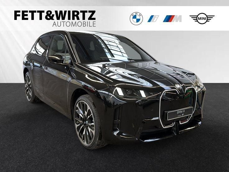Neu BMW iX M Sport 400 kW (544 PS) 2026 Saphirschwarz metallic SUV