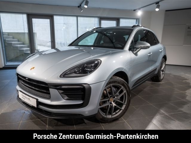 Dolomitsilbermetallic Gebraucht 2024 Porsche Macan SUV | 82.690 € (Fairer Preis) - Bild 1/4