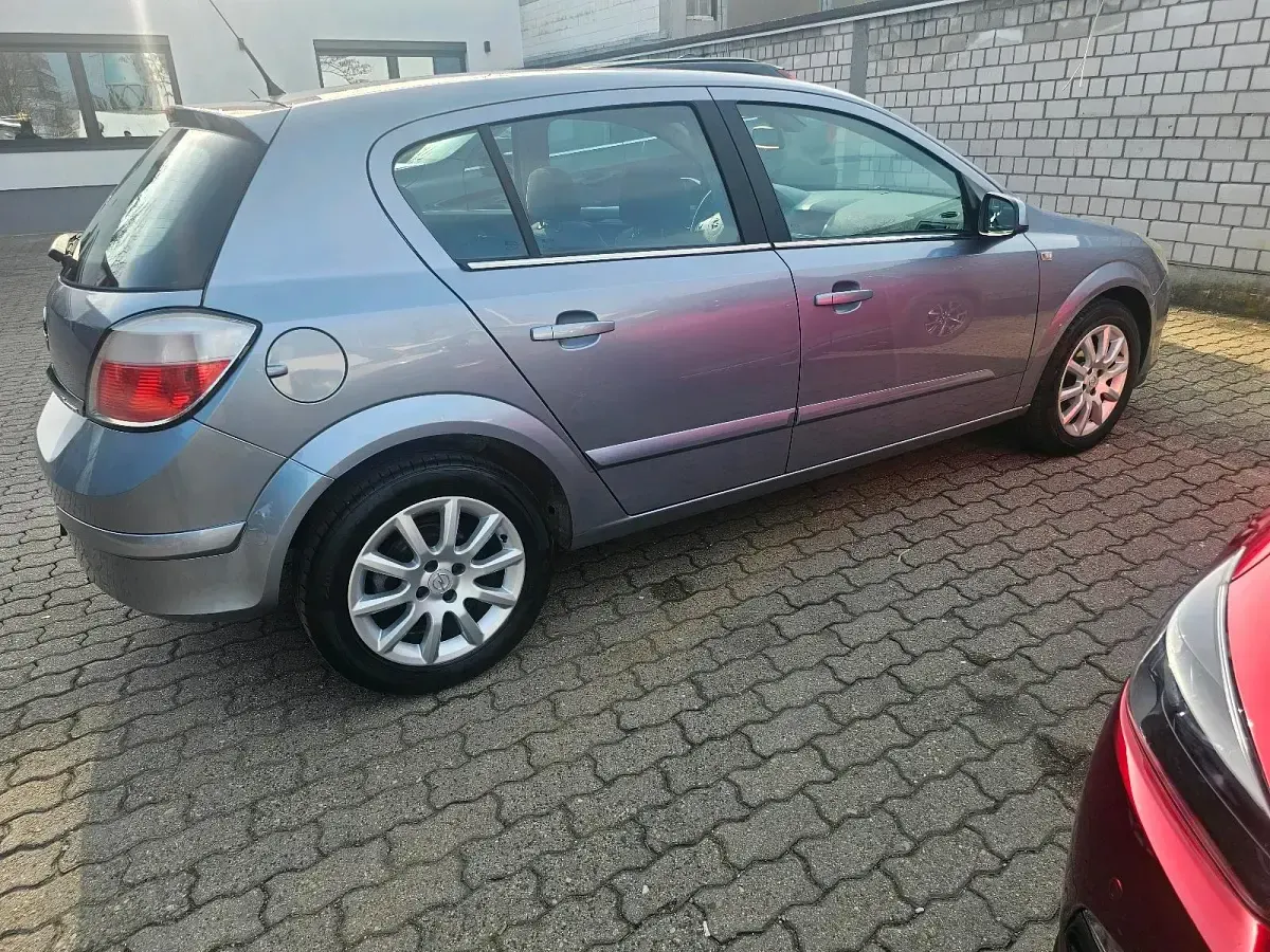 Gebraucht Opel Astra 105 PS (77 kW) 2004 Grau Limousine