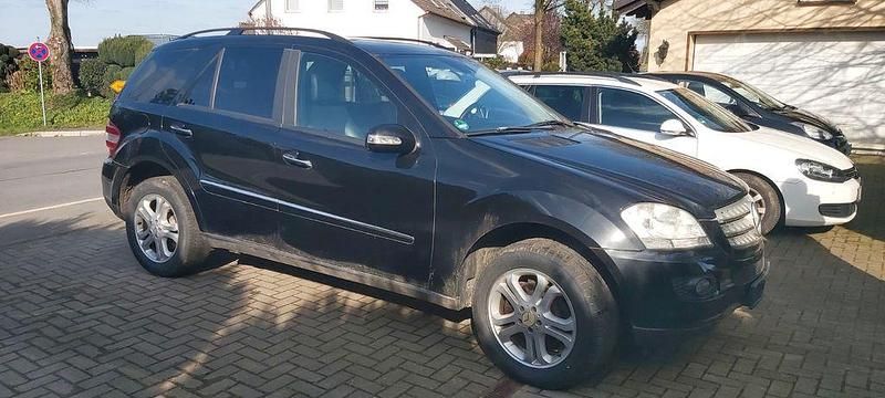 Gebraucht Mercedes ML350 272 PS (200 kW) 2006 Schwarz SUV
