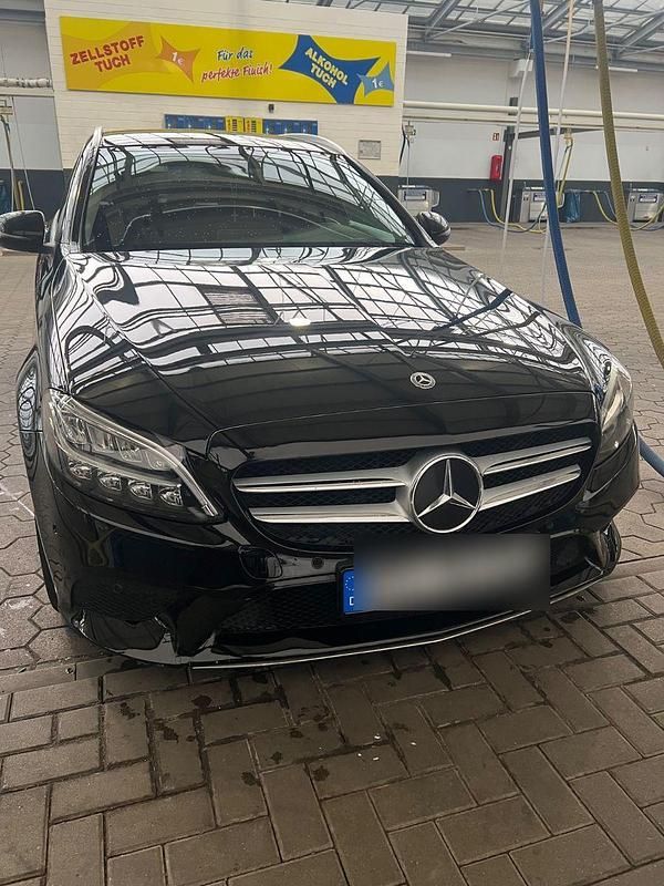 Schwarz Gebraucht 2020 Mercedes C200 Kombi | 17.000 € (Teuer) - Bild 1/4