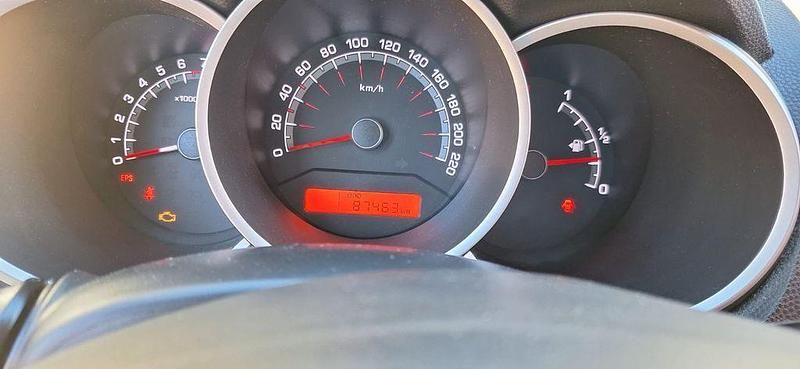 Gebraucht Kia Venga Attract 90 PS (66 kW) 2010 Schwarz Kleinwagen