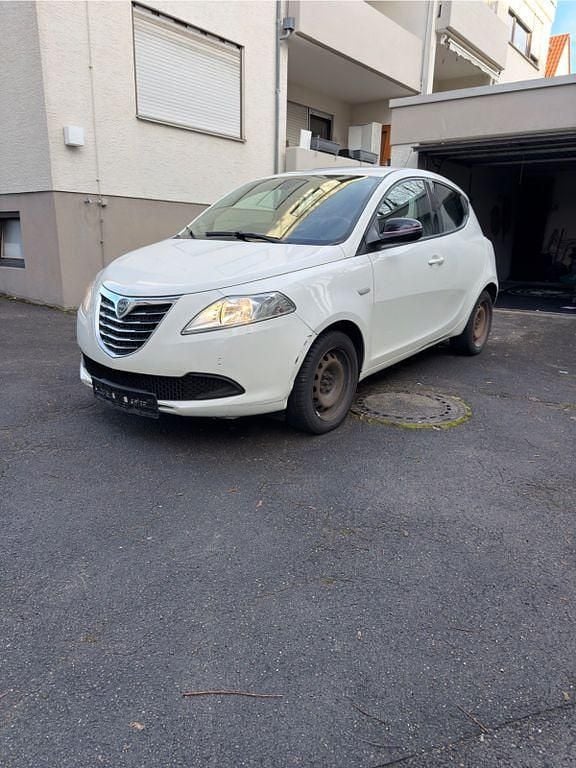Gebraucht Lancia Ypsilon Platinum 69 PS (50 kW) 2013 Weiß Kleinwagen