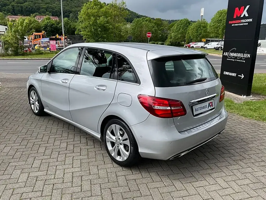 Gebraucht Mercedes B200 136 PS (100 kW) 2015 Silber Kleinwagen