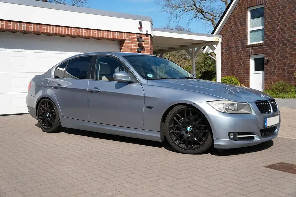 Używany BMW 325 Exclusive 218 KM (160 kW) 2010 Niebieski Sedan/Limuzyna