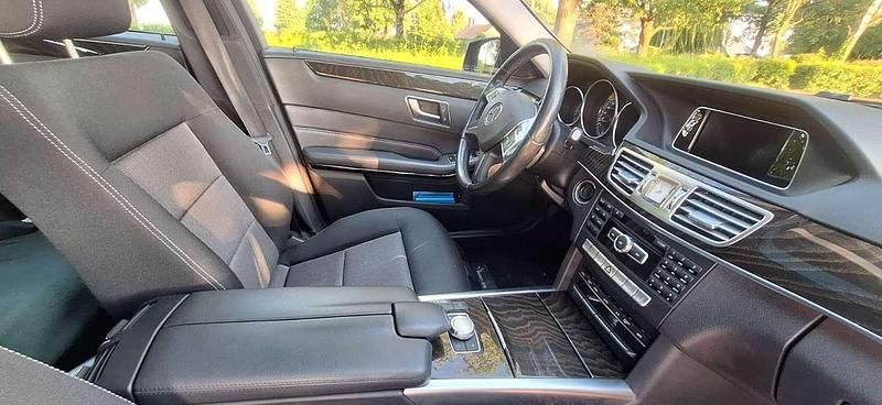 Gebraucht Mercedes E220 Avantgarde 170 PS (125 kW) 2014 Grau Kombi