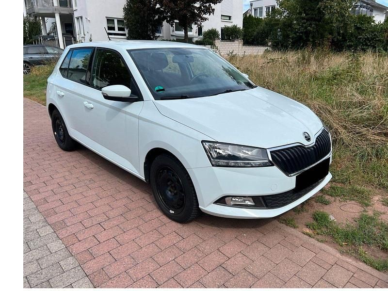Weiß Gebraucht 2018 Skoda Fabia Cool Plus Kleinwagen | 8.900 € (Guter Preis) - Bild 1/4