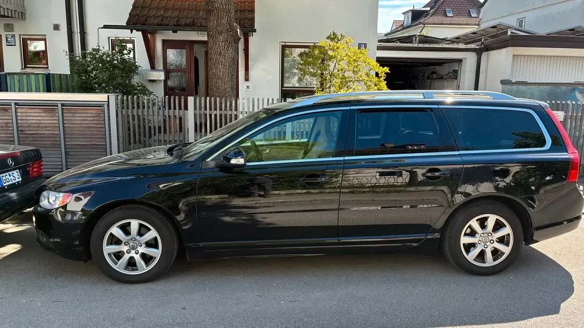Używany Volvo V70 109 KM (80 kW) 2010 Czarny Kombi