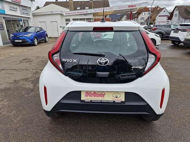 Gebraucht Toyota Aygo Basis 72 PS (52 kW) 2022 Super white 2 Kleinwagen