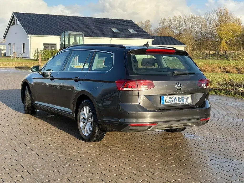 Gebraucht VW Passat 150 PS (110 kW) 2022 Grau Kombi