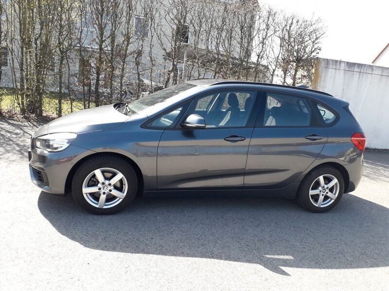 Grau Gebraucht 2018 BMW 218 Active Tourer Advantage Van / Kleinbus | 14.450 € (Superpreis) - Bild 1/4