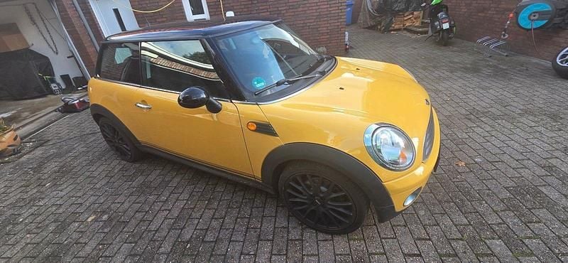 Gelb Gebraucht 2007 Mini Cooper Kleinwagen | 2.750 € (Fairer Preis) - Bild 1/4