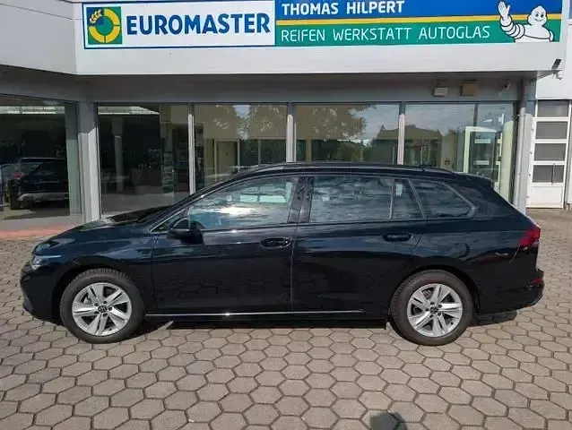 Gebraucht VW Golf VIII Life 110 PS (80 kW) 2022 Schwarz Kombi