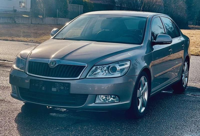 Gebraucht Skoda Octavia Elegance 160 PS (117 kW) 2010 Cappuccinobeige metallic Limousine