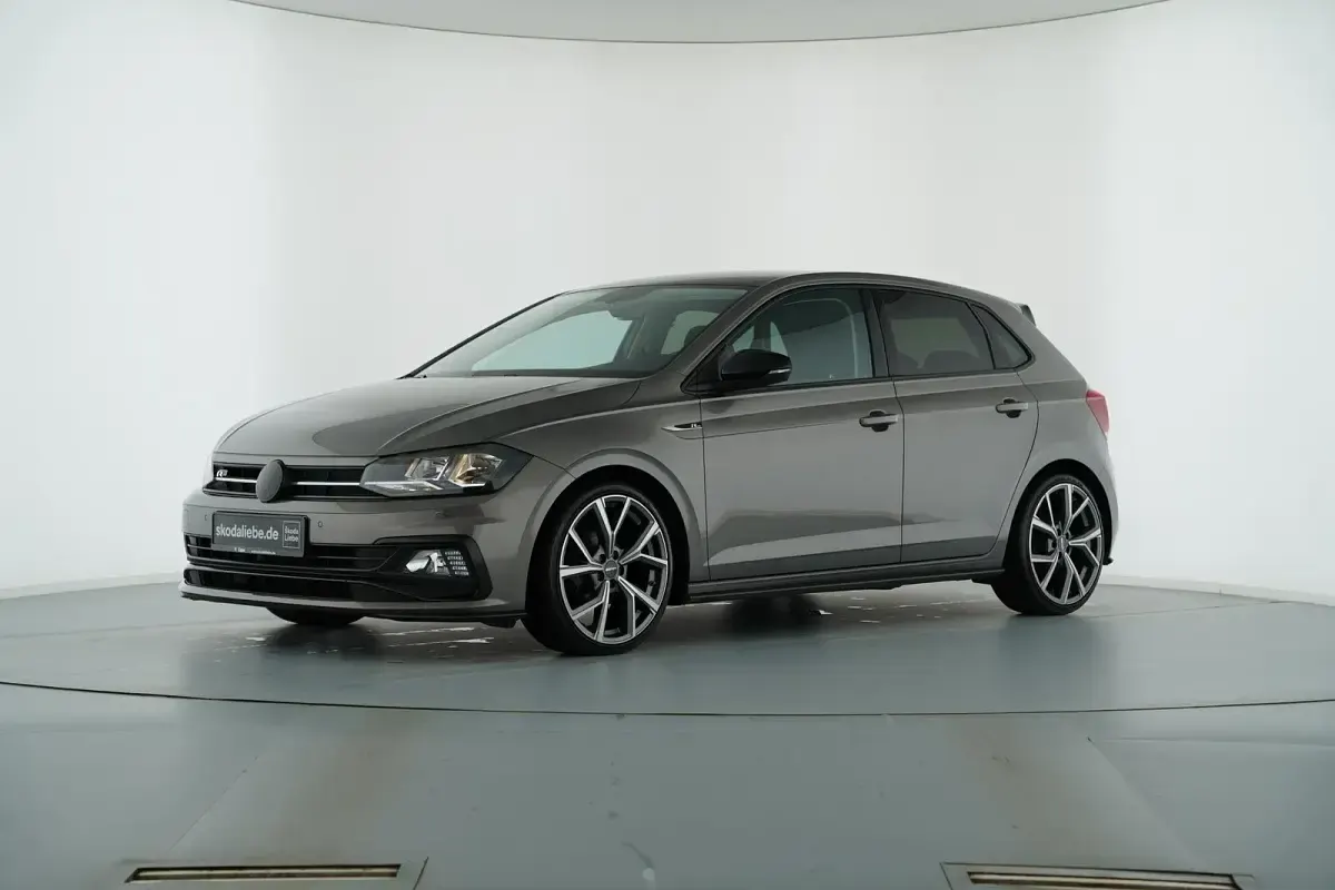 Gebraucht VW Polo R-line 95 PS (69 kW) 2021 Limestone grey metallic Kleinwagen