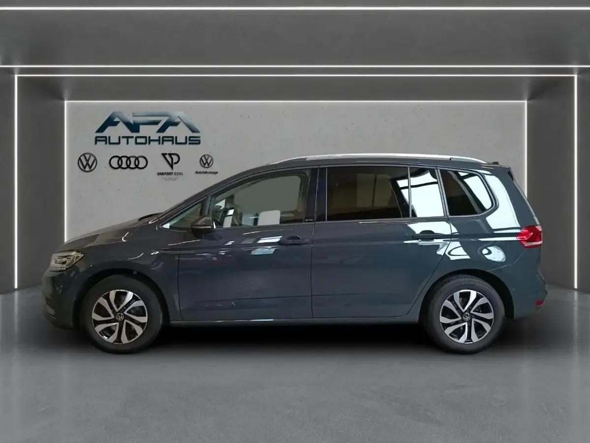Gebraucht VW Touran Active 150 PS (110 kW) 2022 Grau Van / Kleinbus