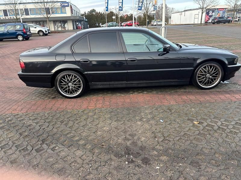 Gebraucht BMW 740L 286 PS (210 kW) 1995 Schwarz Limousine