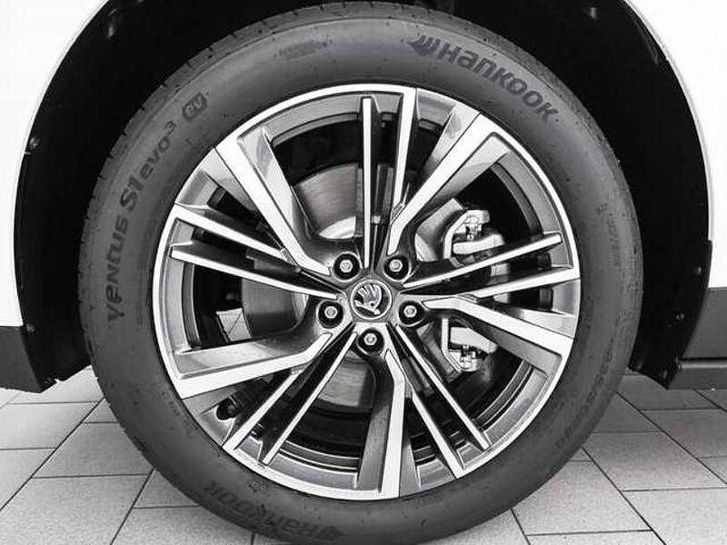 Gebraucht Skoda Enyaq iV Loft 210 kW (286 PS) 2024 Moonweiss metallic SUV